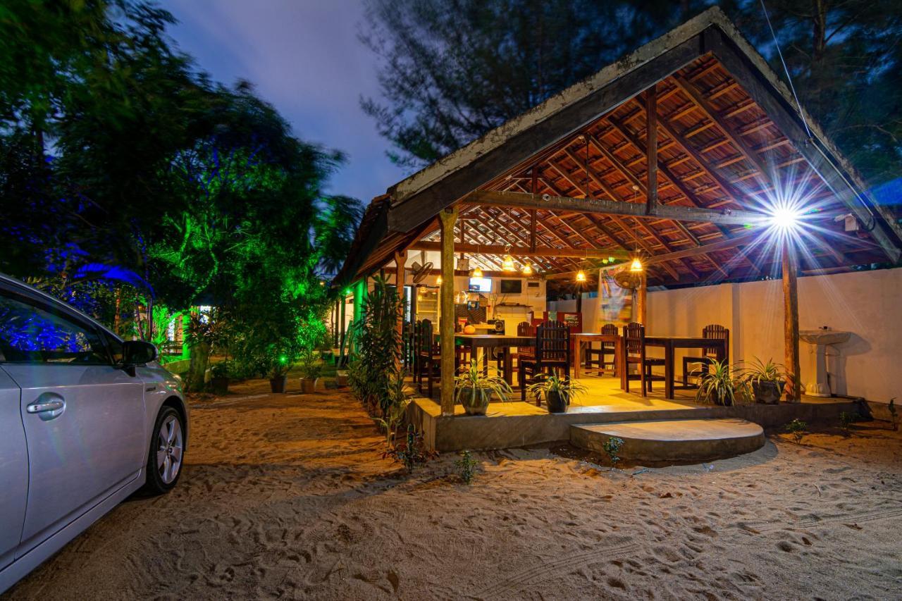 Comfort Beach Hotel Arugam Bay Exterior photo